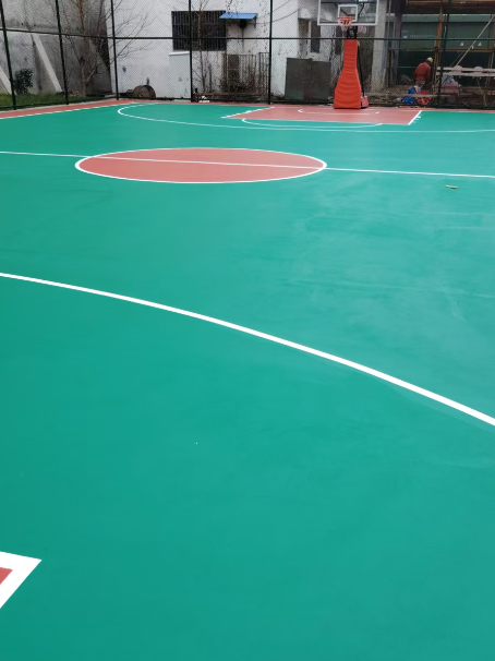文峰 球场长期使用易出现地面开裂